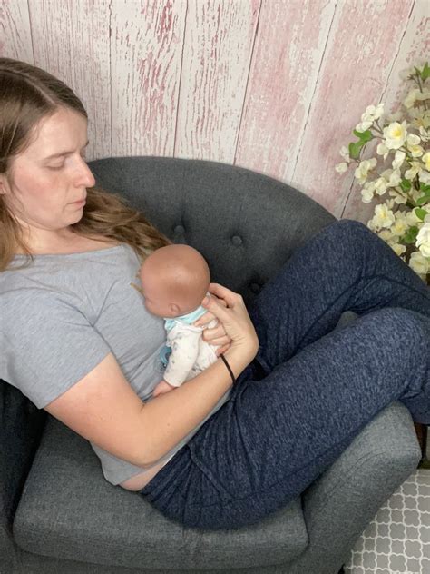 Would you say this pillow would fit a 12 pounder? Best Breastfeeding Positions for C-Section Recovery - The ...