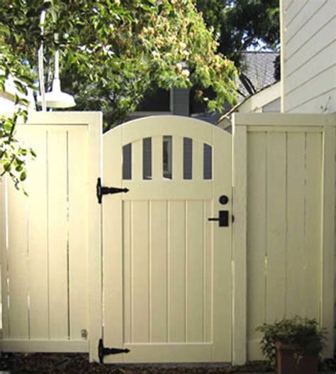 The edges of the wood. Cottage-y gate, with arch top. | Garden gates and fencing ...