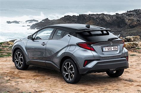 Prezentujemy takie dane jak moc i pojemność silnika. Toyota C-HR opinie, oceny, testy, samochody, dane techniczne