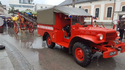 Kameradschaftsbund feierte mit Feuerwehr-Oldtimer-Dodge - Grieskirchen