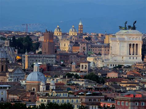 I venti saranno moderati e spireranno con un'intesità media di 12 km/h con raffiche fino a. Previsioni meteo Roma: caldo in ulteriore aumento per la ...