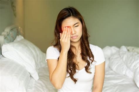 3.2 does vitamin b12 help prevent memory loss? Vitamin B12 deficiency: Has your eye been uncontrollably ...