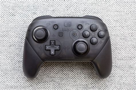 A small piece of cardboard inside the controller does the trick. Nintendo Switch: scovato un messaggio nascosto nel Pro ...