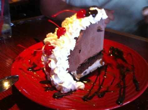 View red robin's july 2021 deals and menus. Mud Pie Dessert - Picture of Red Robin Gourmet Burgers ...