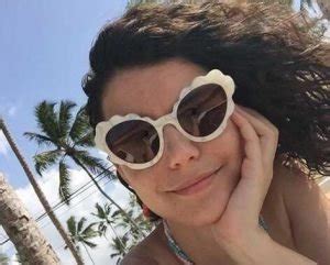 Aslen nereli?, boyu, kilosu kaç? Beren Saat Kimdir? Nereli? Boyu, Kilosu, Kaç yaşında ...