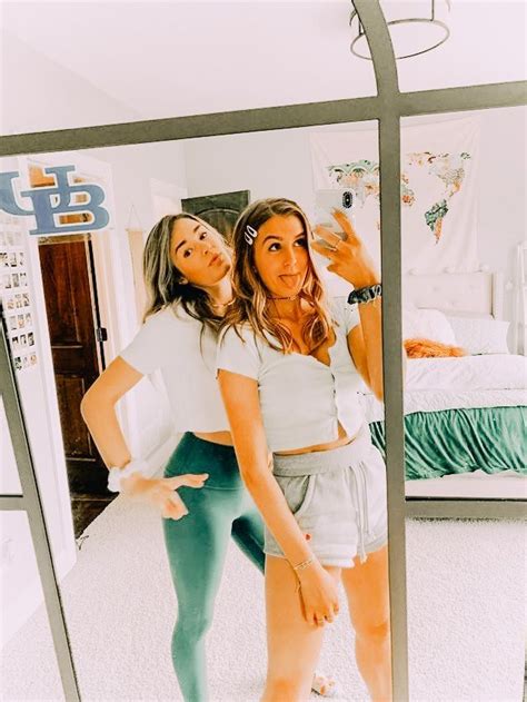 𝚙𝚒𝚗𝚝𝚎𝚛𝚎𝚜𝚝 𝚔𝚊𝚝𝚑𝚛𝚢𝚗𝚗𝚍𝚊𝚟𝚒𝚜 Best Friend Photoshoot Cute Outfits Best