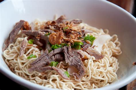 Bahan yang digunakan utk bahan utama yang haram tu lah. Food-A-Holic