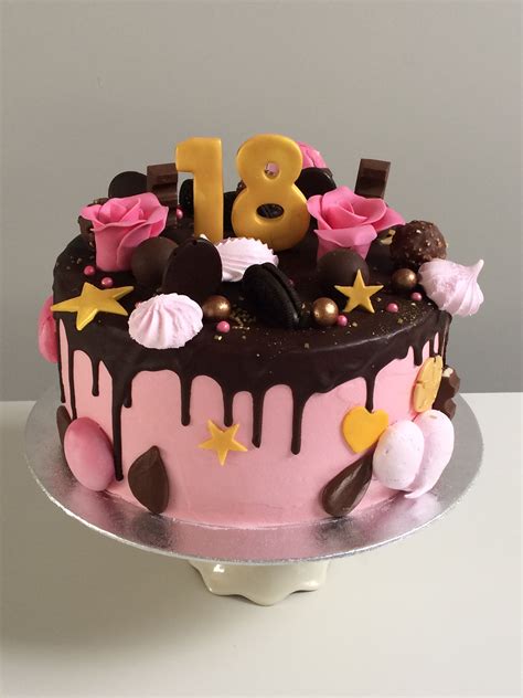 Wanneer iemand 18 jaar wordt, hebben ze ook wel een speciaal verjaardagscadeau verdiend. Dripping taart 18 jaar | Cake, Birthday cake, Desserts