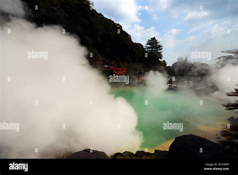 El Umi Jigoku Infierno Oceánicas Aguas Termales En Beppu Japón Fotografía De Stock Alamy