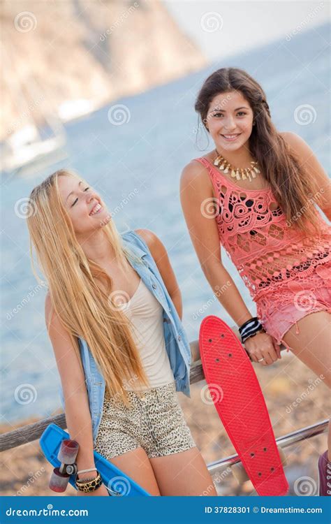 Sommerteenager Stockbild Bild Von Strand Gebr Unt Jugend