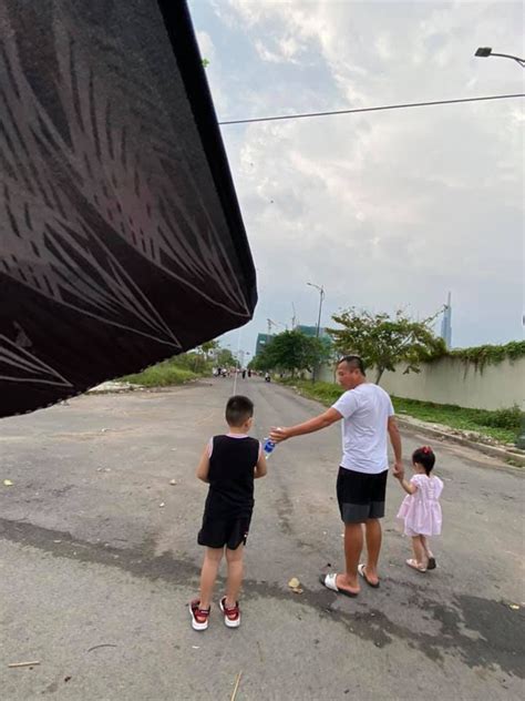 Vy oanh và nữ đại gia phương hằng khẩu chiến những ngày qua. Chở Nhã Phương đɪ ᴅạo, Trường Giang xỏ đôi ᴅéᴘ ᴛổ ᴏɴɢ ...