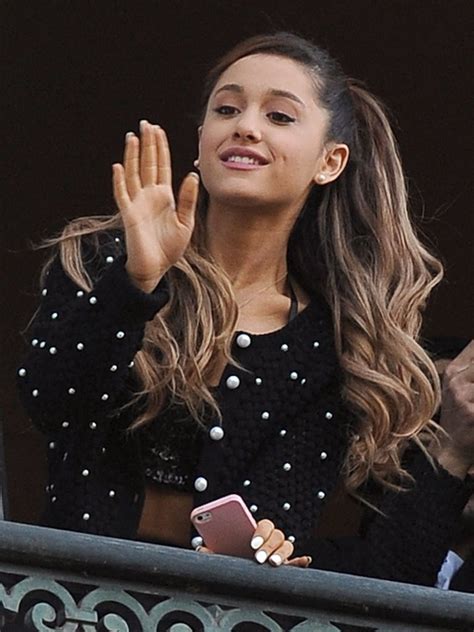 Ariana Grande Ariana Grande Photos Ariana Grande Blows Kisses To