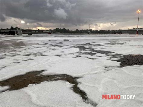 Jun 20, 2021 · maltempo, allarme dell'arpa: Grandine a Milano: disagi a Malpensa per due centimetri di ...