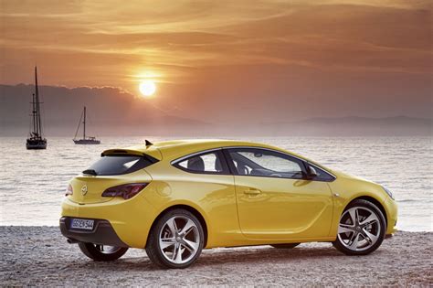 2012 Opel Astra Gtc Coupe Unveiled At Frankfurt Show Performancedrive