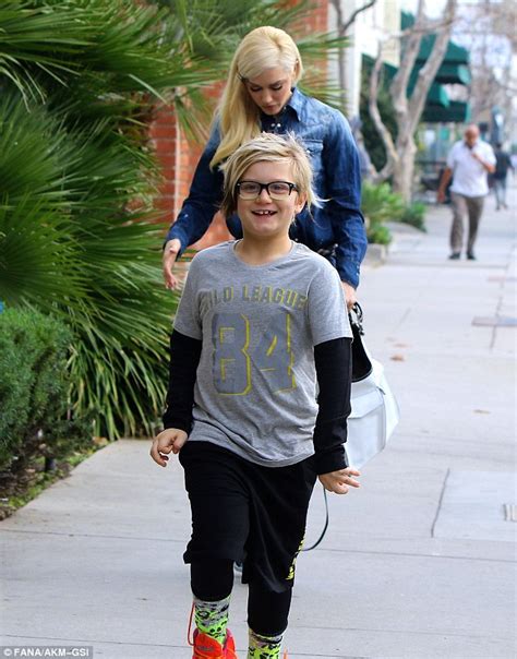 Gwen Stefani And Son Zuma Have Breakfast In Brentwood Daily Mail Online