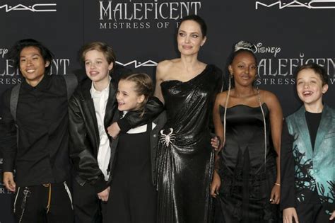 Angelina Jolie Z Dziećmi I Ojcem Na Premierze Filmu Czarownica 2 Humor Wrócił Eskapl