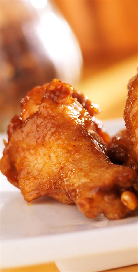 This recipe is super quick to prepare and serve, meaning you can prep it before you head out for work and come. Slow Cooker Hoisin-and-Honey Chicken Wings | Recipe in 2020 | Spicy chicken wings recipe ...