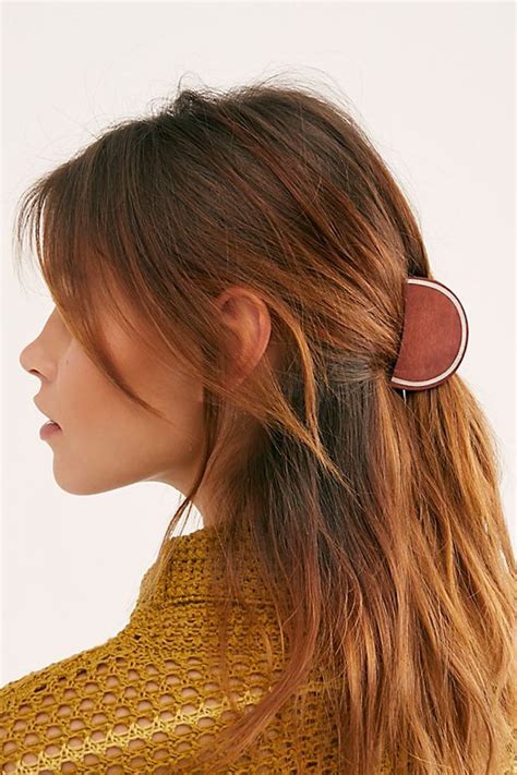 If your hair is super short or thin, you might have to adjust these hairstyles to your hair and use a smaller clip! This Popular '90s Hair Accessory Is Making a Comeback ...