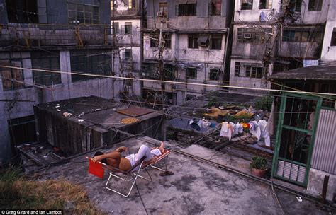 A Rare Insight Into Kowloon Walled City Daily Mail Online