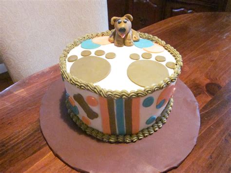 Most dogs love peanut butter, and the creamy consistency makes this a natural choice for a frosting substitute. Second Generation Cake Design: Doggy Bones & Paws Birthday Cake