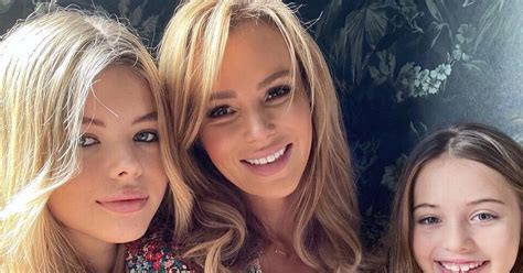 Amanda Holdens Lookalike Daughter Wears Makeup On Beach As She Poses With Sister Irish Mirror