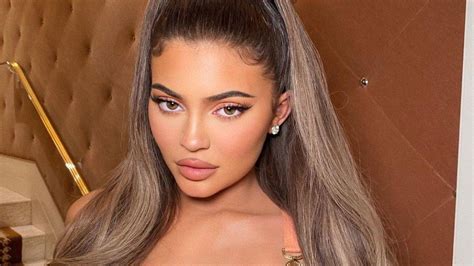 Kylie Jenner Shows Thigh Gap In Barely There String Bikini On