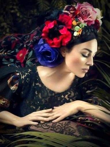 Pin By Christi On What Flowers Are Best To Me Monica Bellucci
