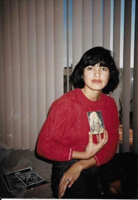 Mariska Hargitay With A Picture Of Her Late Mother Jayne Mansfield