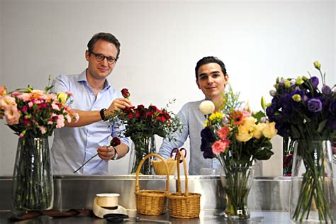 Program asas ini direka khas untuk individu yang ingin menceburkan diri dalam bidang keusahawanan dan sesuai untuk bakal usahawan bagi mendapatkan gambaran keseluruhan mengenai alam perniagaan. Penghantaran bunga percuma seluruh Malaysia. Flower Chimp ...