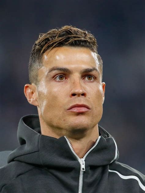 This cristiano ronaldo haircut is perfect for men with curly hair, which they don't really like to flaunt. Cristiano Ronaldo Haircut Juventus Vs Ajax