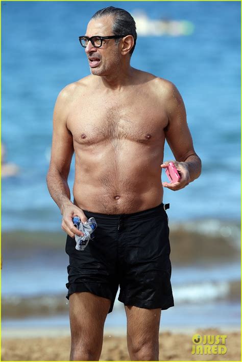 Photo Jeff Goldblum Goes Shirtless In Hawaii With Pregnant Wife Emilie