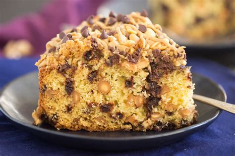Indulgent and insanely addictive, this chocolate peanut buttercup coffee is a hurricane of decadent pleasures! Chocolate Peanut Butter Coffee Cake - The Gold Lining Girl