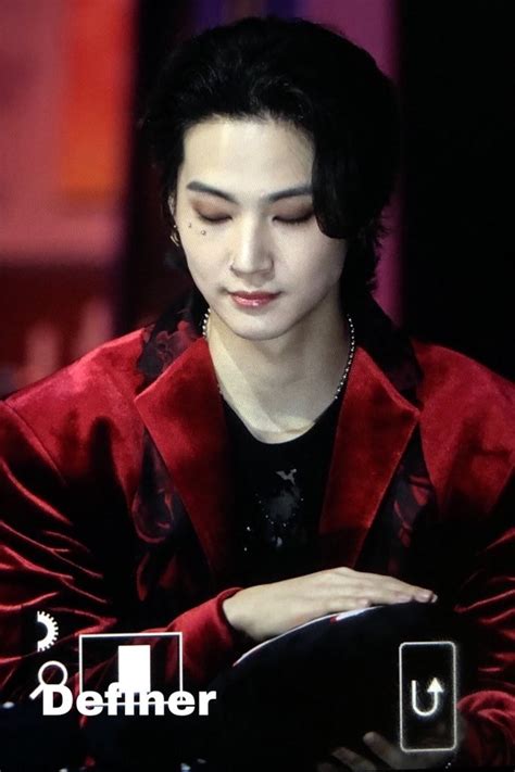 Some people celebrate the start of a new year by finally getting organized or going to the gym, but if you're jb , you visit a piercer. GOT7's JB AKA" Piercing Guy" Hooks Non-Fans At The Golden Disc Awards - Bias Wrecker - KPOP News
