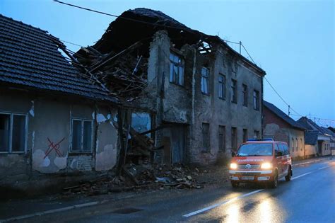 Heute mittag, um 11:15 uhr uct, ereignete sich in kroatien ein starkes erdbeben der magnitude 6 es gab mehrere nachbeben. Bezirk Eisenstadt: Feuerwehren helfen nach Erdbeben in ...