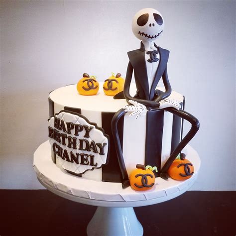 I ordered the nightmare characters from online and placed them around the cake. Nightmare Before Christmas birthday cake (With images ...