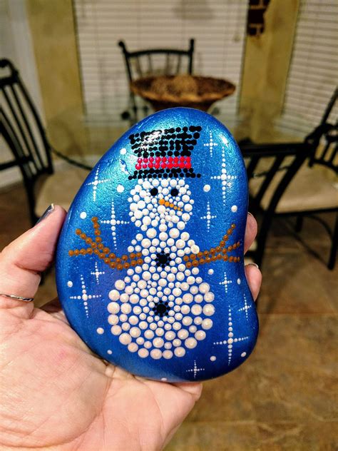 Pin By Diy Mandala Stones On Rocks Christmas Rock Rock Painting Ideas Easy Painted Rocks