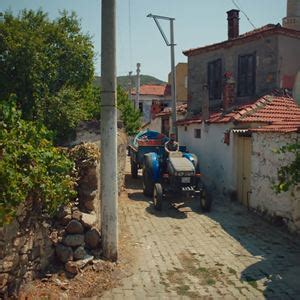 Üniversiteye parası olmadığı için gidememiştir. Suda Balık - film 2016 - Beyazperde.com