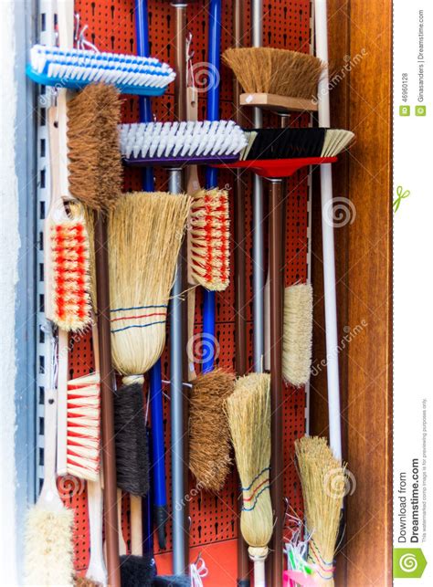 Nu există informații despre paradigma acestui cuvânt. Placard De Balai Photo stock - Image: 46960128