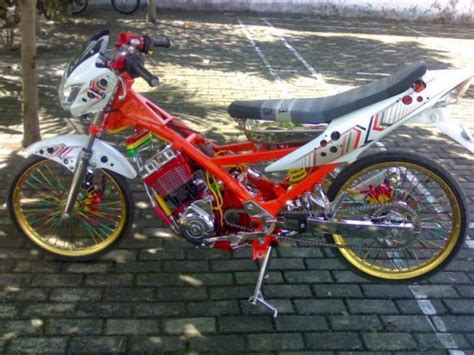 Cara mengusung konsep modifikasi motor bebek jadi trail tentunya tidak sembarangan memilih motor karena tidak tak jarang motor bebek juga kena rombak modifikator salah satunya adalah suzuki satria 120s. Tips Modifikasi Satria FU Keren | Loosepgs