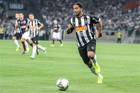 Club atlético de madrid, s.a.d. Ronaldinho Gaúcho dá adeus ao Atlético-MG - Ronaldinho ...