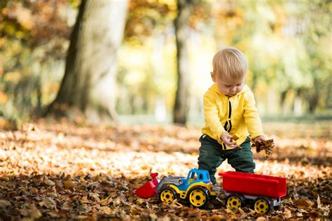 Take It Outside The Importance Of Outdoor Play Kids Connection