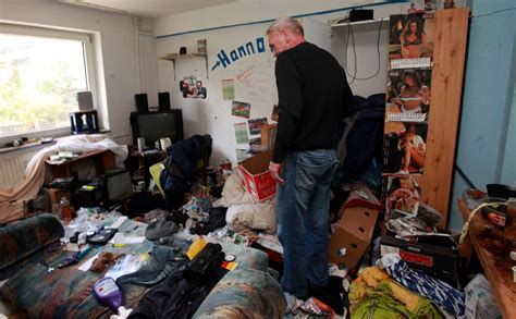 Sie sammeln dinge, die für andere menschen als überflüssig erscheinen und. Zurück blieb Chaos: Messie vermüllte Wohnung und ...