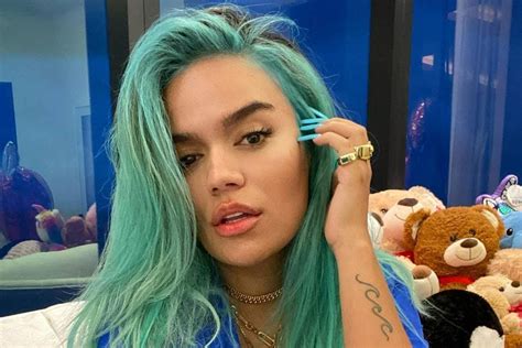 Karol g, anuel aa y j balvin. Karol G está bien rapidita y enseña su bichota desde un ...