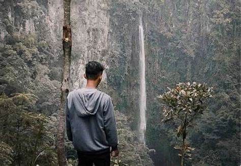 Memiliki tinggi sekitar 25 meter dengan debit air yang merata dan tidak terlalu deras menjadi pemandangan. Air Terjun Kali Pancur - Harga Tiket Masuk - Spot Foto Terbaru 2020