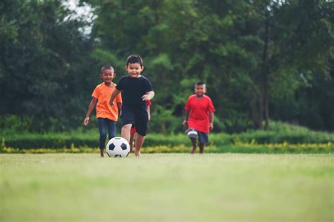 Niños Jugando Fútbol Soccer Foto Gratis