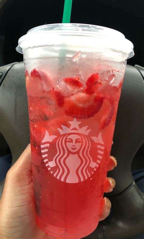 Starbucks Stawberry Refresher Drink Healthy Starbucks Drinks Starbucks