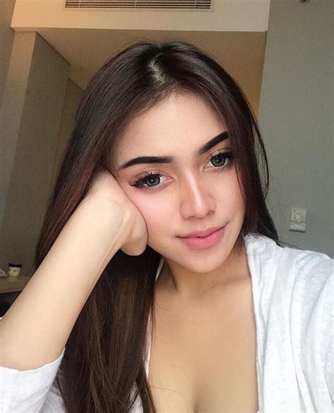 pin on selebgram cewek seksi free nude porn photos