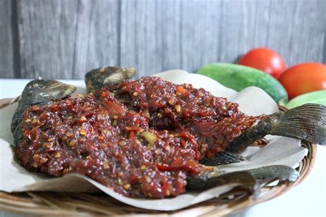 It has also spread through overseas indonesian populations to the netherlands and suriname. Resep Ikan Goreng Sambal Bajak - food @nitalanaf - Food ...