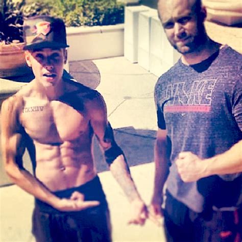 justin bieber shows off six pack abs buff body in instagram pic with his trainer e news