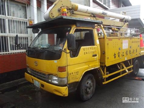 大都會 55178 計程車 車資估算器，台灣各地計程車費用如何計算？ 全台各地計程車費率、計程車收費金額一次為您計算好。 如須預估車資，請輸入您的所在地（上車地）及目的地（下車地）查詢，即可為您快速計算出計程車跳. 被嫌復電慢 台電搶修員遭圍毆、砸車 - 社會 - 集團連線報導